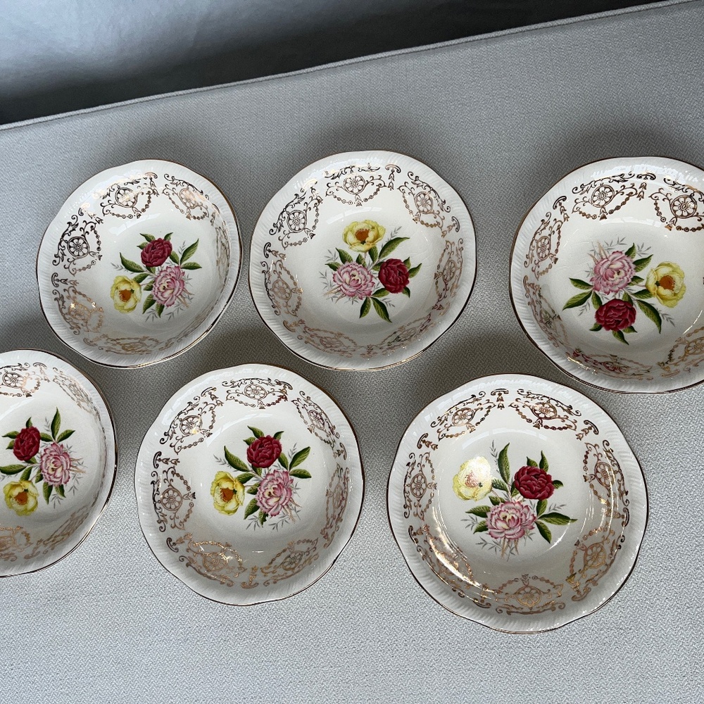 Alfred Meakin fruit bowl, 22K gold & flowers vintage small, desert, EUC.